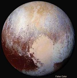 Pluto halí mnohem větší mlžný opar. Planetu svírá mráz 229 stupňů